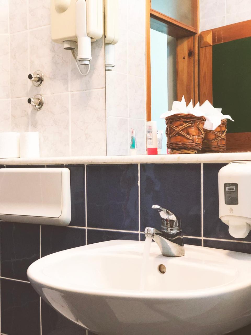 Hotel Imzit Dobrinja サラエヴォ エクステリア 写真